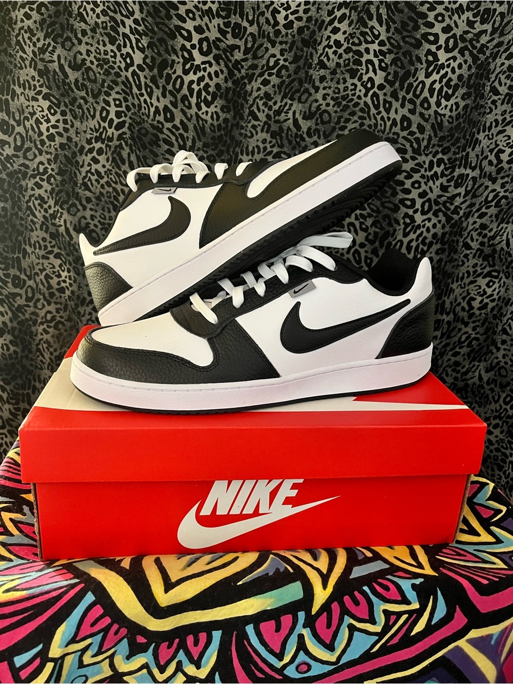 Nike Men’s Black and White Low-Top Athletic Sneakers